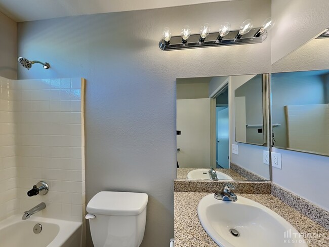 Building Photo - 435 Mindoro Ave