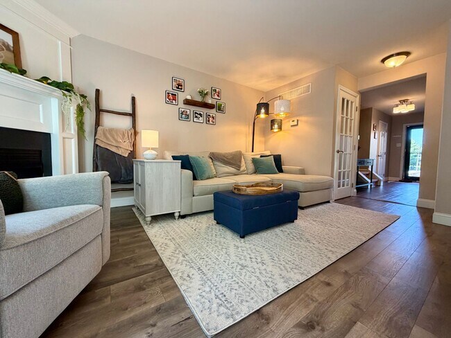 Building Photo - Stunning 3-Bedroom/2-Bathroom Townhouse in Perkasie! Available Mid July!