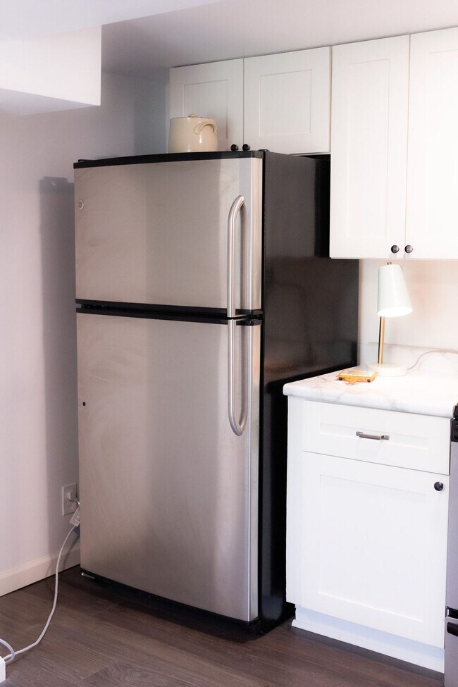 Building Photo - 2919 Elm St