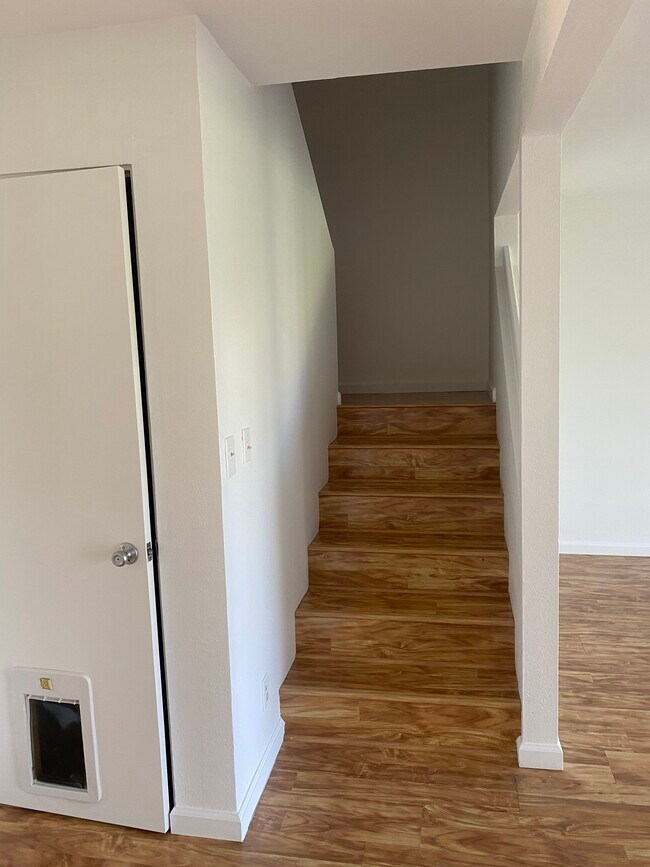 Building Photo - 147 Oko St