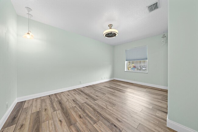 Building Photo - 13928 82nd Ln N