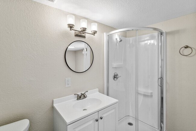 Building Photo - REDUCED Rent $2150.... 3 bed/2 bath Split Level, NEW downstairs addition, lots of extras *READY**...