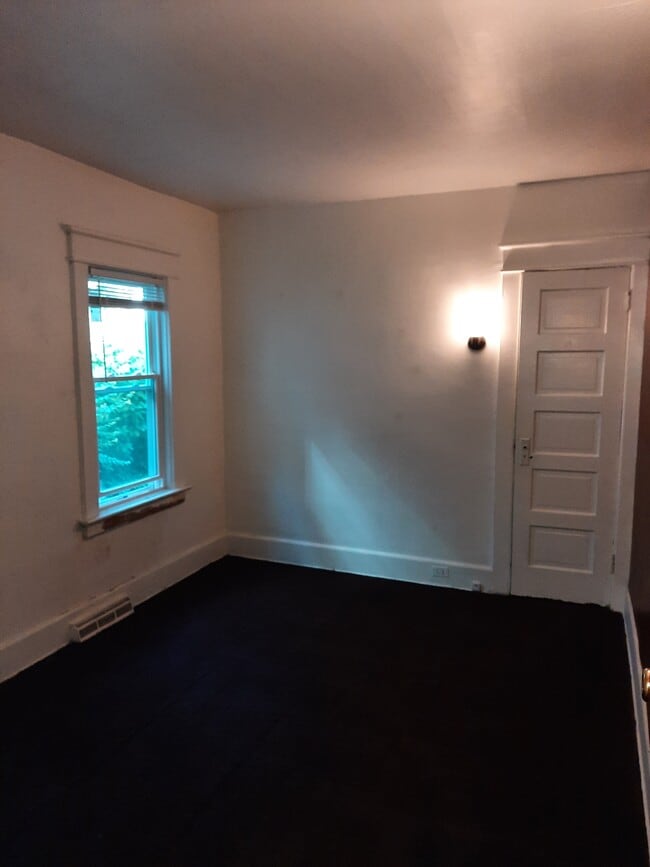 Building Photo - 1037/1039 W 10th
