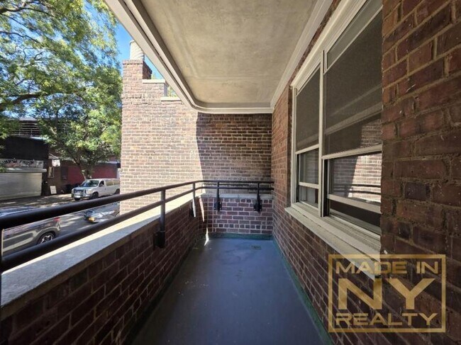 Building Photo - 3 bedroom in KEW GARDENS NY 11415