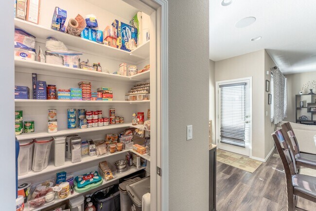 Building Photo - Beautiful 5-Bedroom, 4-Bathroom Home with ...