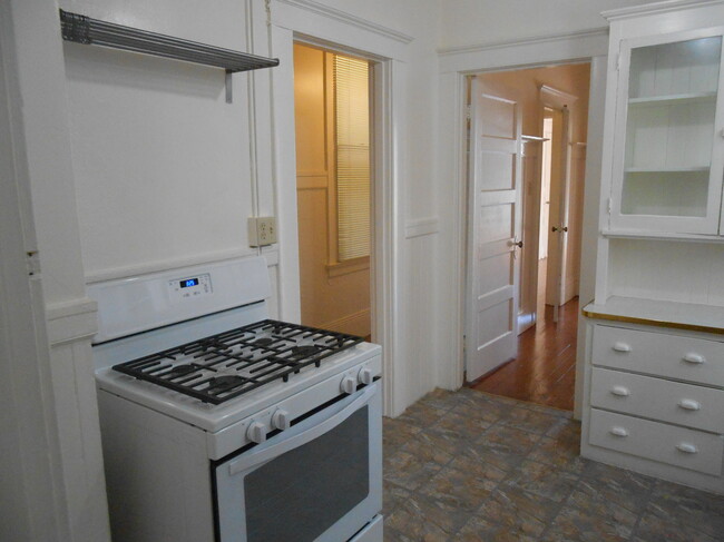 Building Photo - 1087 Valencia St
