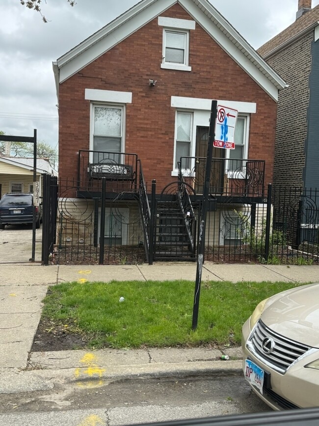 Primary Photo - 3049 S Homan Ave