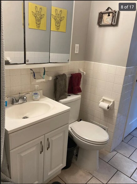 bathroom - 1225 8th Ave NW