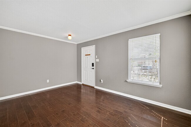 Building Photo - 5615 W Harrow Dr