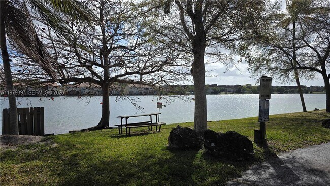 Building Photo - 750 NE 199th St