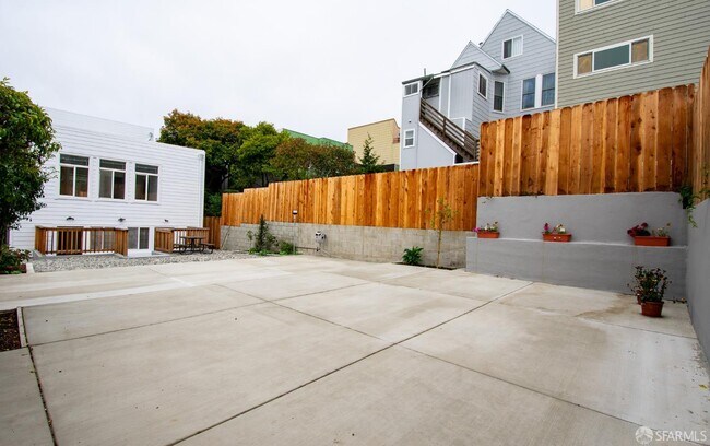 Building Photo - 2825 Golden Gate Ave