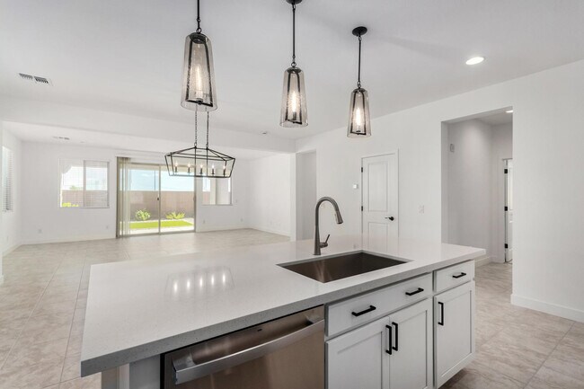 Building Photo - 14807 W Soft Wind Dr