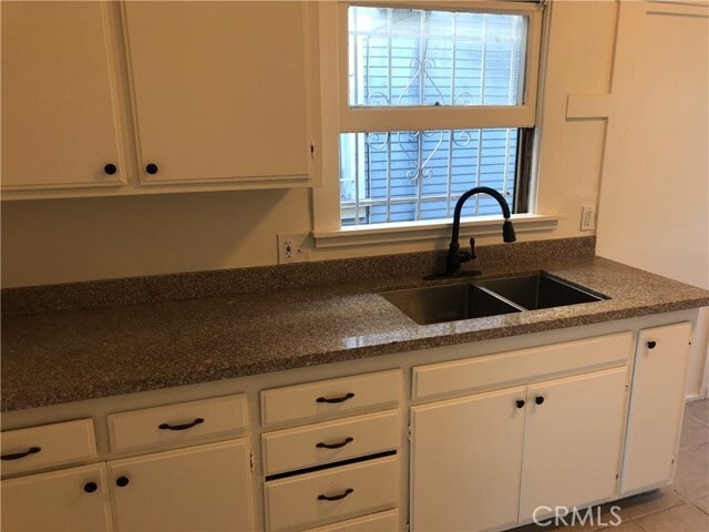 Building Photo - 342 E 8th St