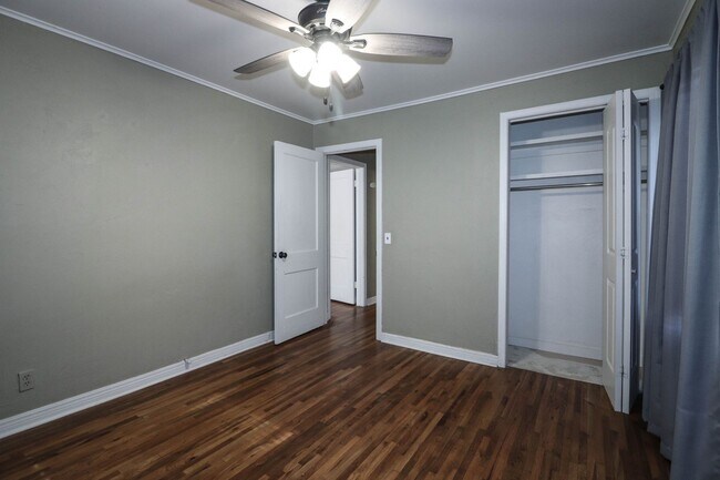 Building Photo - Cozy Bungalow in Brookside area, close to shopping for grocery, coffee shops, restaurants and muc...