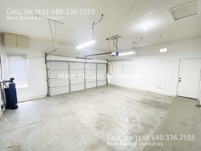 Building Photo - 3918 E Juanita Ave
