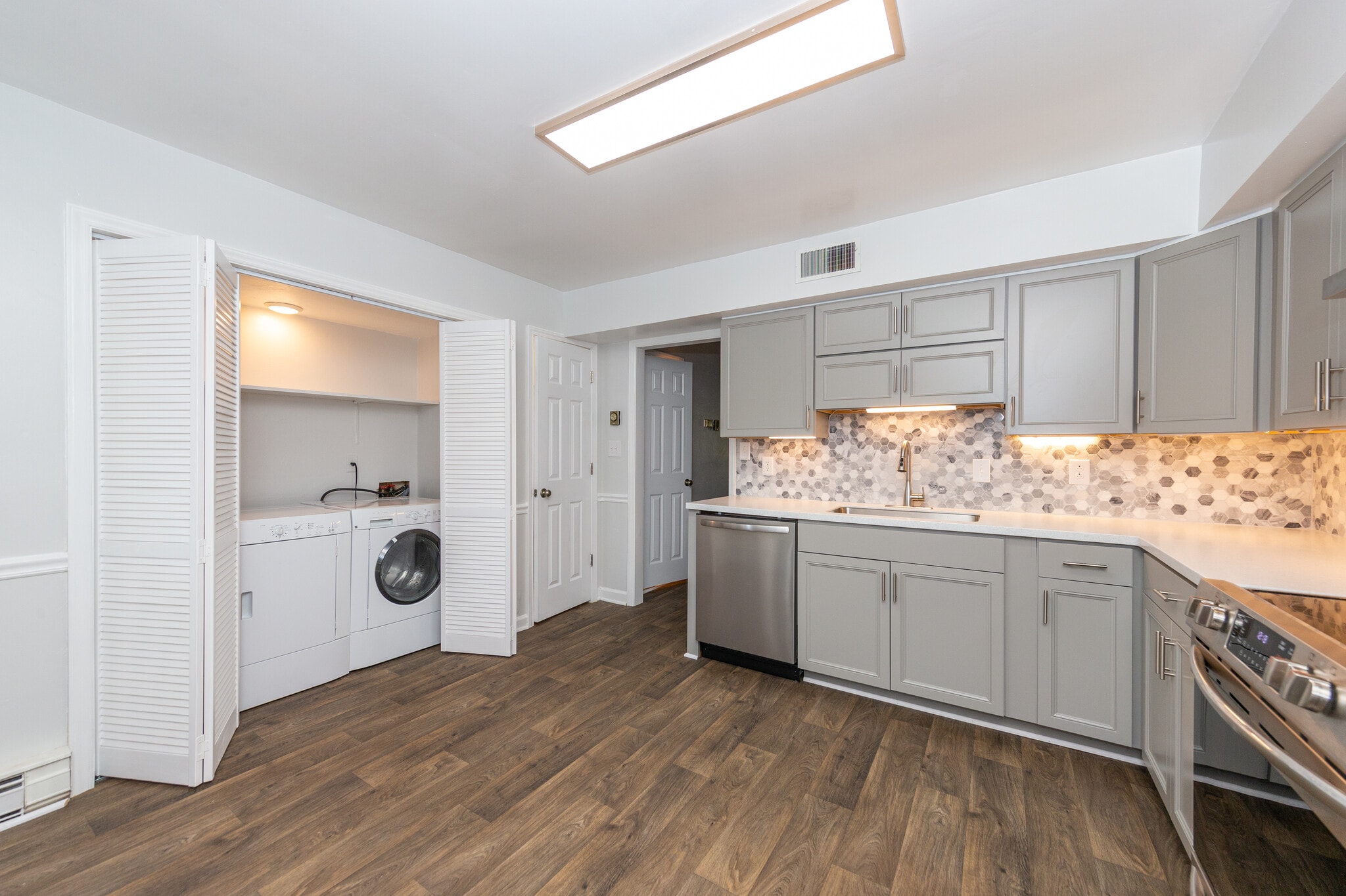 Building Photo - 9392 Pine Tree Rd