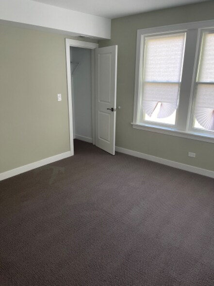 Building Photo - 7831 S Loomis Blvd