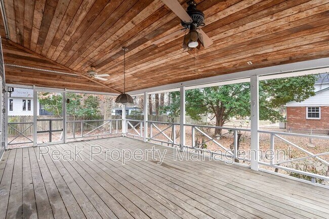 Building Photo - 3212 Vinton St