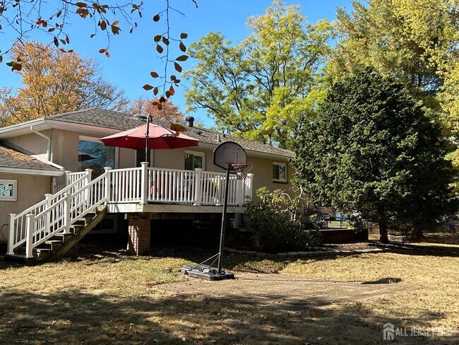 Building Photo - 1471 Thomas Ave