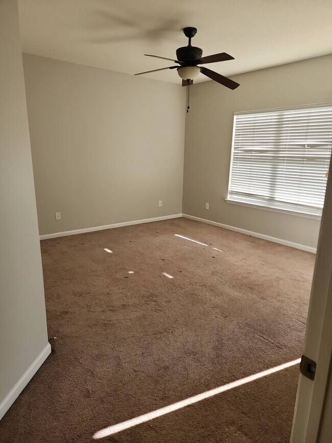 Building Photo - 2472 Lantana Ln