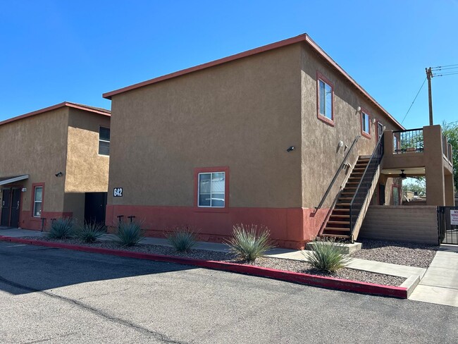 Building Photo - 638-642 E. Lester St. ( 638-1, 638-2, 640-1, 640-2, 642-1, 642-2 )