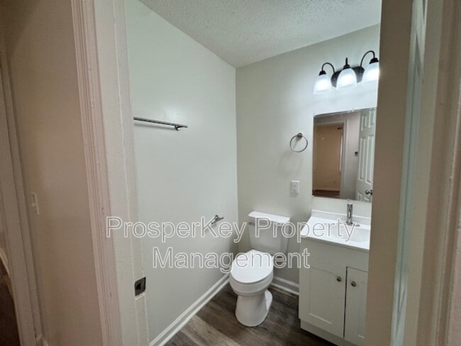 Building Photo - 4846 Maplewood Dr