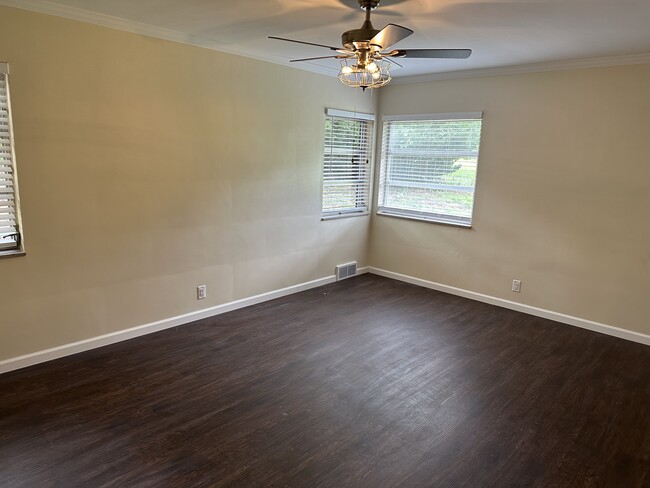 Building Photo - 20 Lindworth Dr