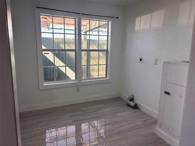 Building Photo - 1310 Harris Way