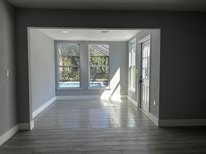 Building Photo - 3024 Woodpine Cir