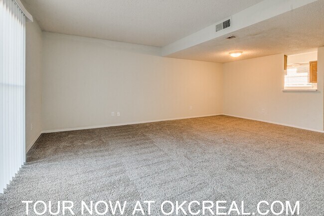 Building Photo - 1207 Lakecrest Dr