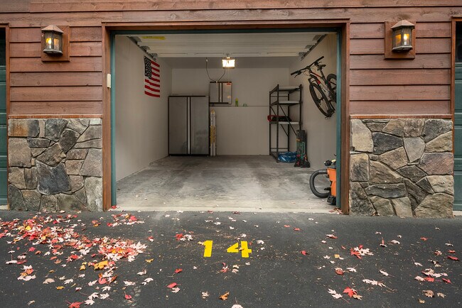 Building Photo - 150 Adams St