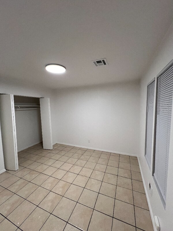 Building Photo - 922 Turtle Creek Dr