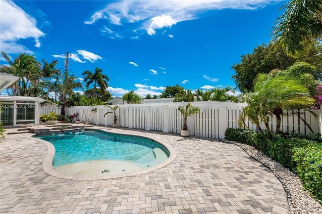 Building Photo - 2070 NE 65th St