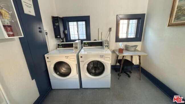 Building Photo - 1510 E Broadway