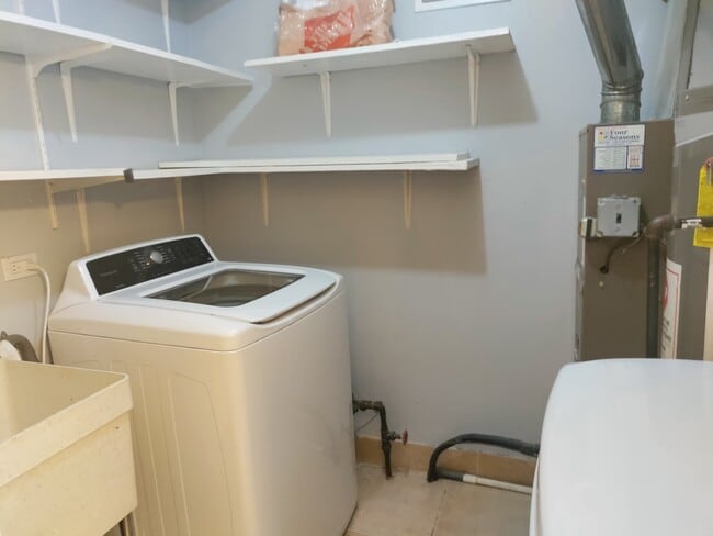 Building Photo - 20 Cour Masson