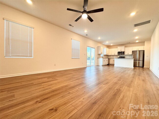 Building Photo - 699 Kitfox Dr NW