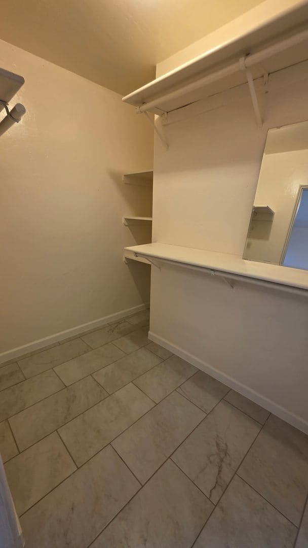 Building Photo - Beautiful Renovated  4 Bed 2 Bath HOME!