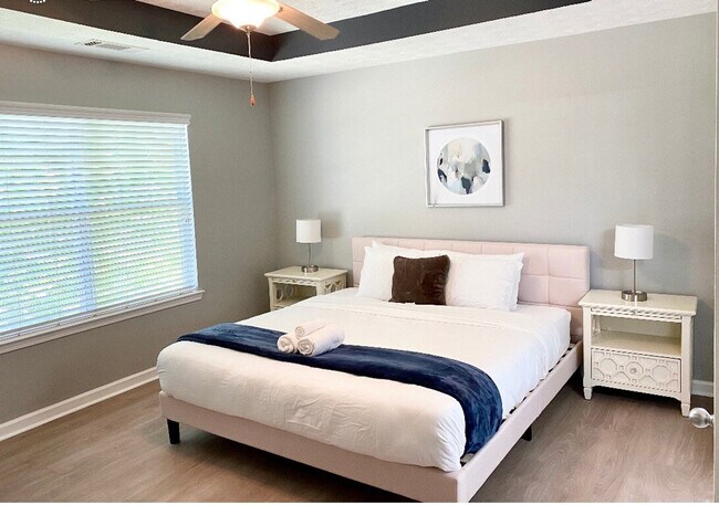 Building Photo - 220 Brookstone Trail