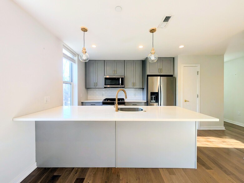 Building Photo - 1500 N American St