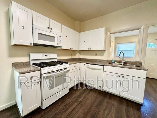 Building Photo - 826 Walbridge St
