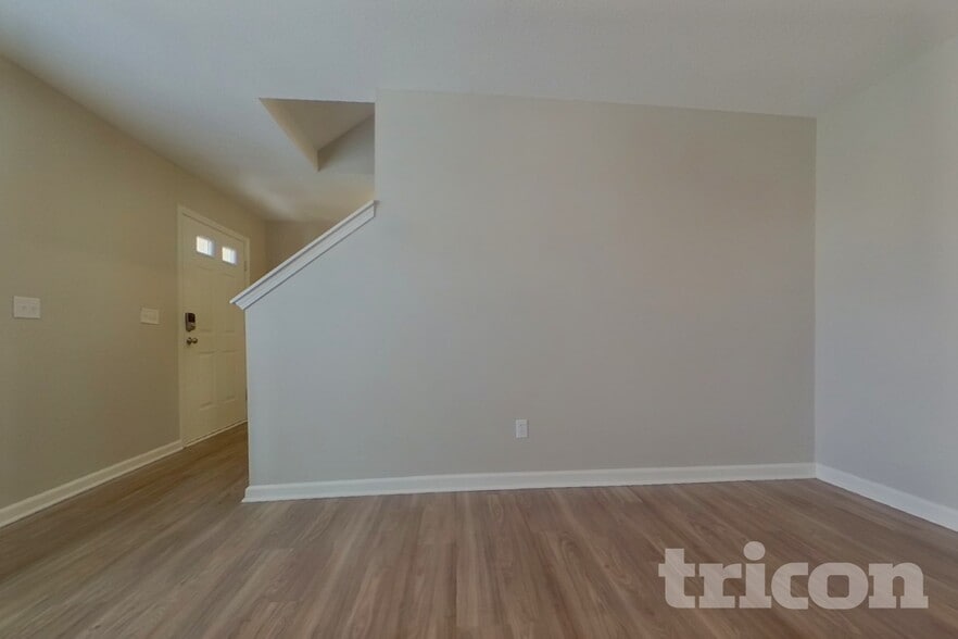 Building Photo - 410 Fox Trot Dr