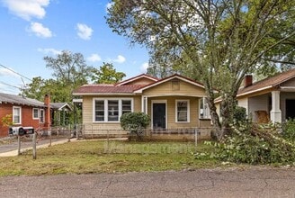 Building Photo - 926 Cherry St