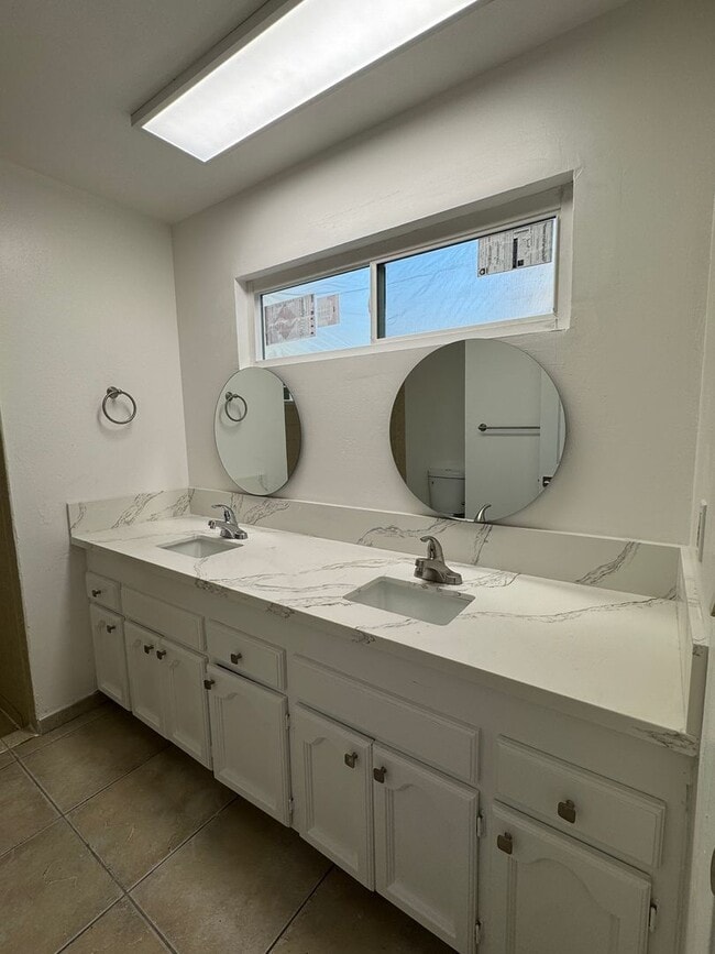 Building Photo - Beautiful Home in Mt. Helix