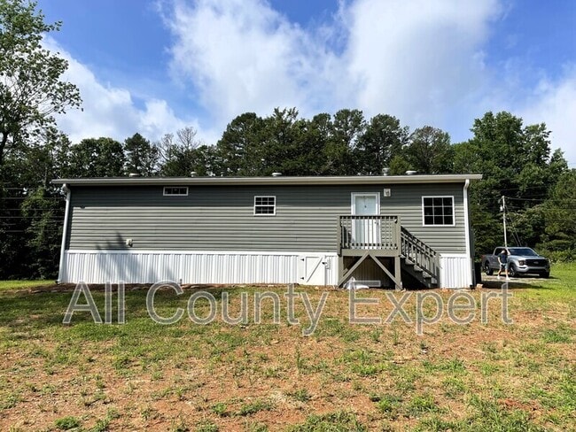 Building Photo - 327 Reavis Mountain Rd