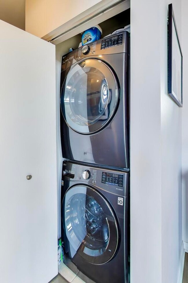 Building Photo - 1521 W Haddon Ave