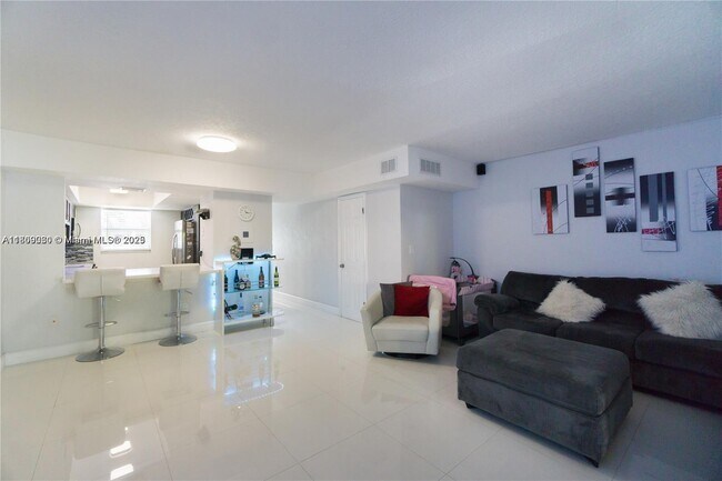 Building Photo - 845 W 79th Pl