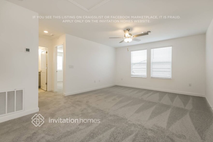 Building Photo - 14137 17th Ct E