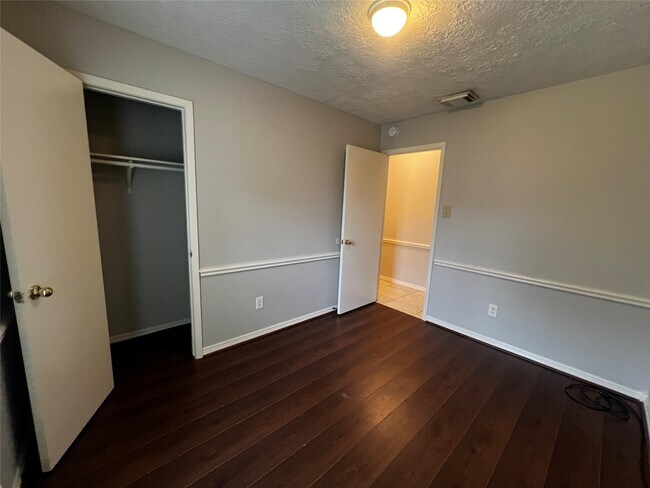 Building Photo - 18531 Lippizaner Dr