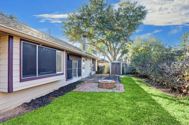 Building Photo - 6819 Yardley Dr