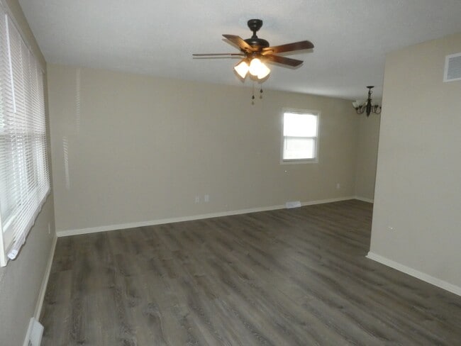 Building Photo - 5132 N Richmond Ave